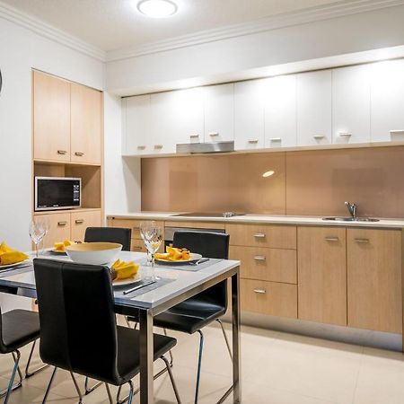 Chancellor Lakeside Apartments Gold Coast Esterno foto
