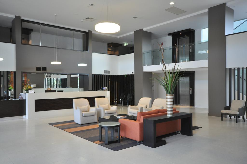 Chancellor Lakeside Apartments Gold Coast Esterno foto