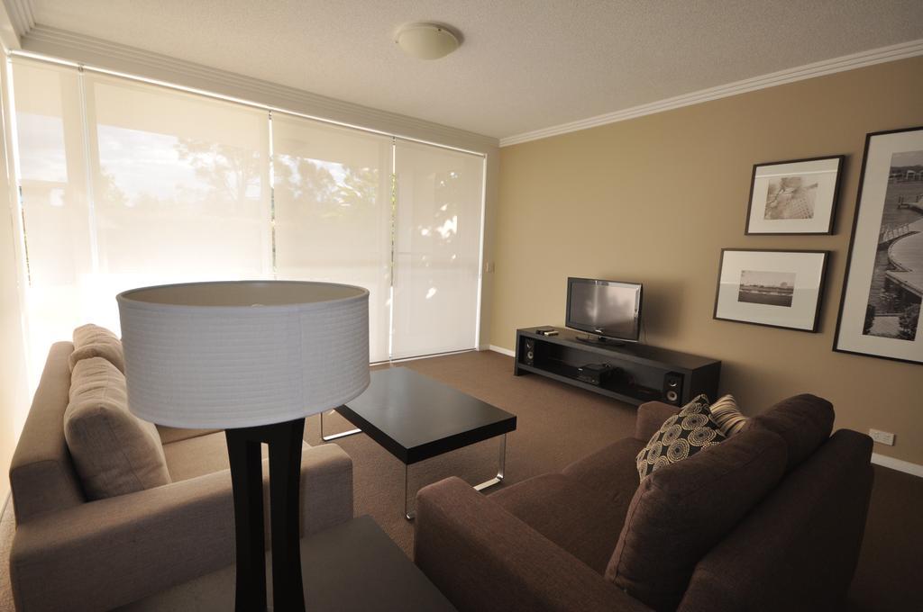 Chancellor Lakeside Apartments Gold Coast Esterno foto