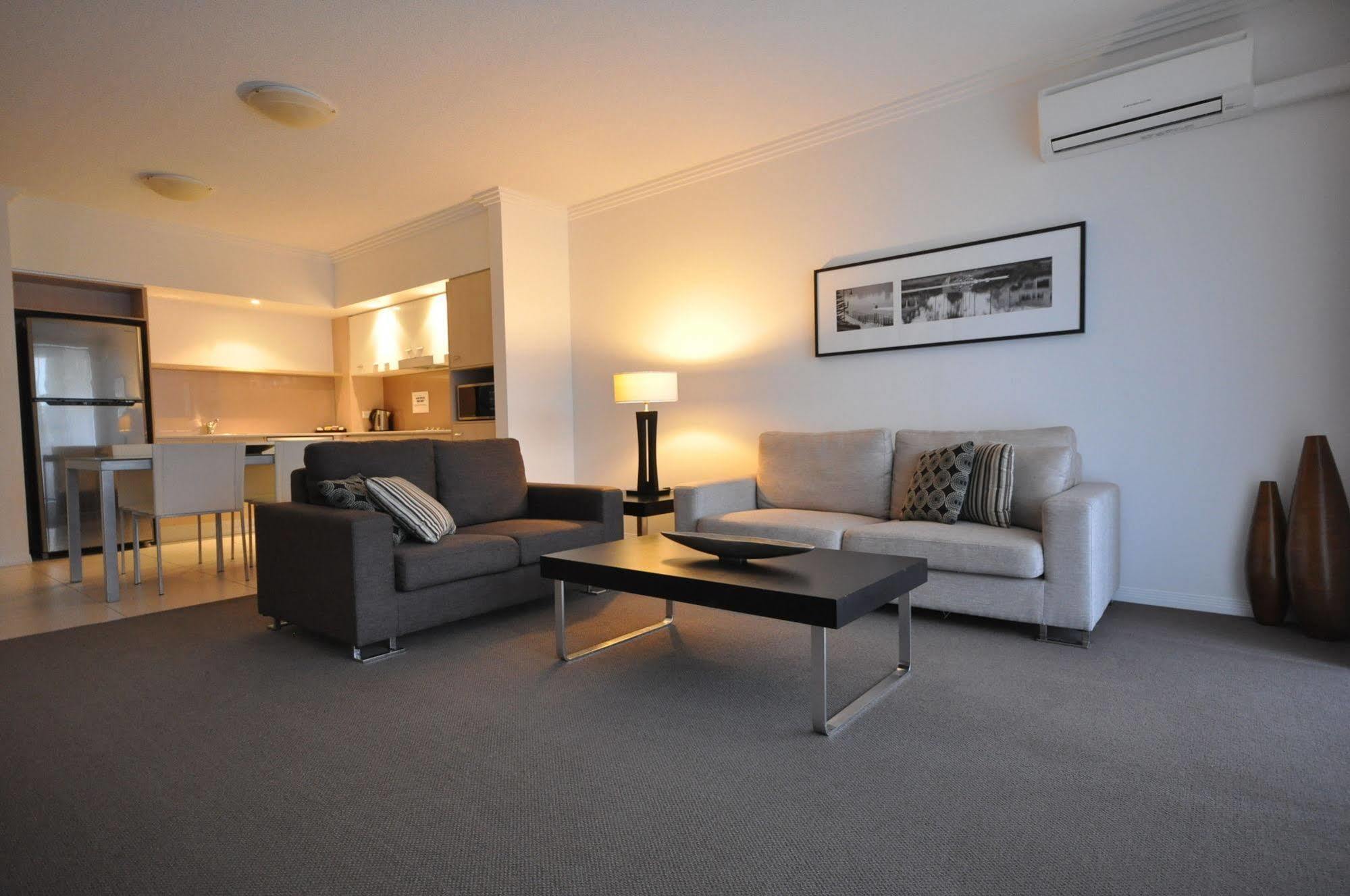 Chancellor Lakeside Apartments Gold Coast Esterno foto