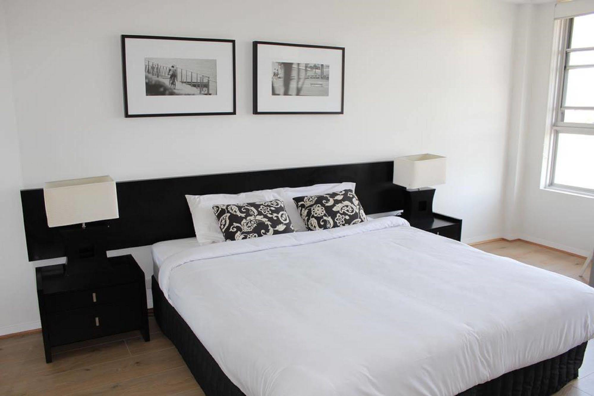 Chancellor Lakeside Apartments Gold Coast Esterno foto