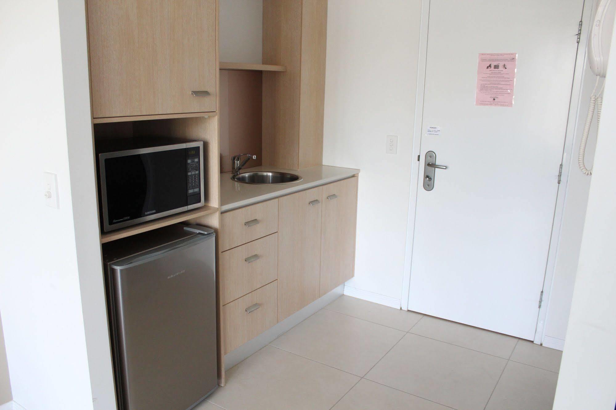 Chancellor Lakeside Apartments Gold Coast Esterno foto