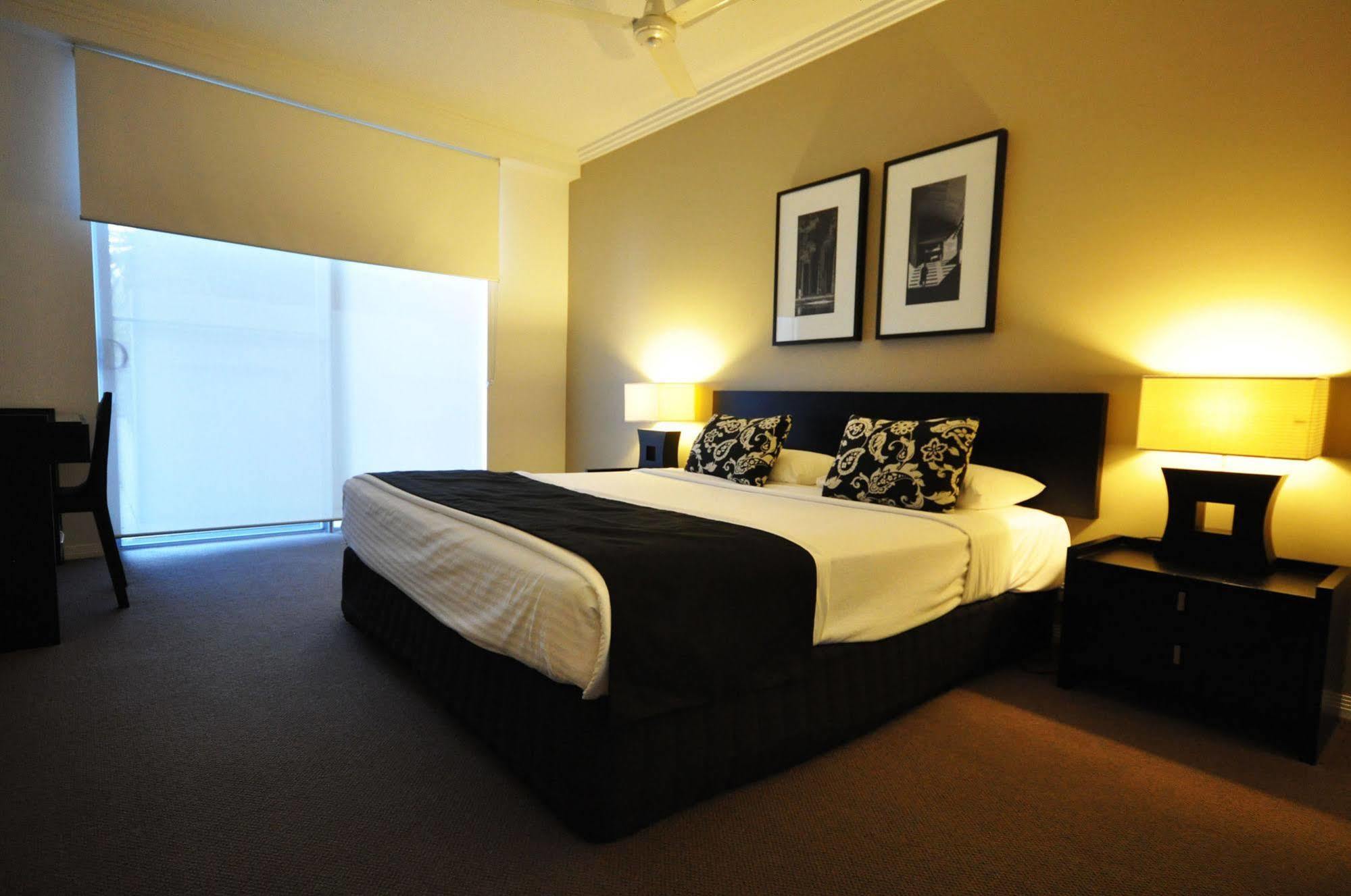 Chancellor Lakeside Apartments Gold Coast Esterno foto