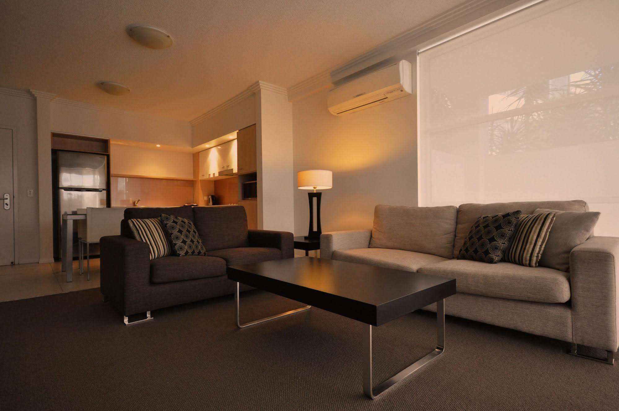 Chancellor Lakeside Apartments Gold Coast Esterno foto