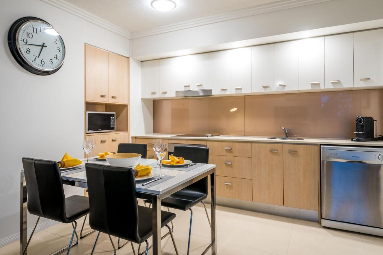 Chancellor Lakeside Apartments Gold Coast Esterno foto